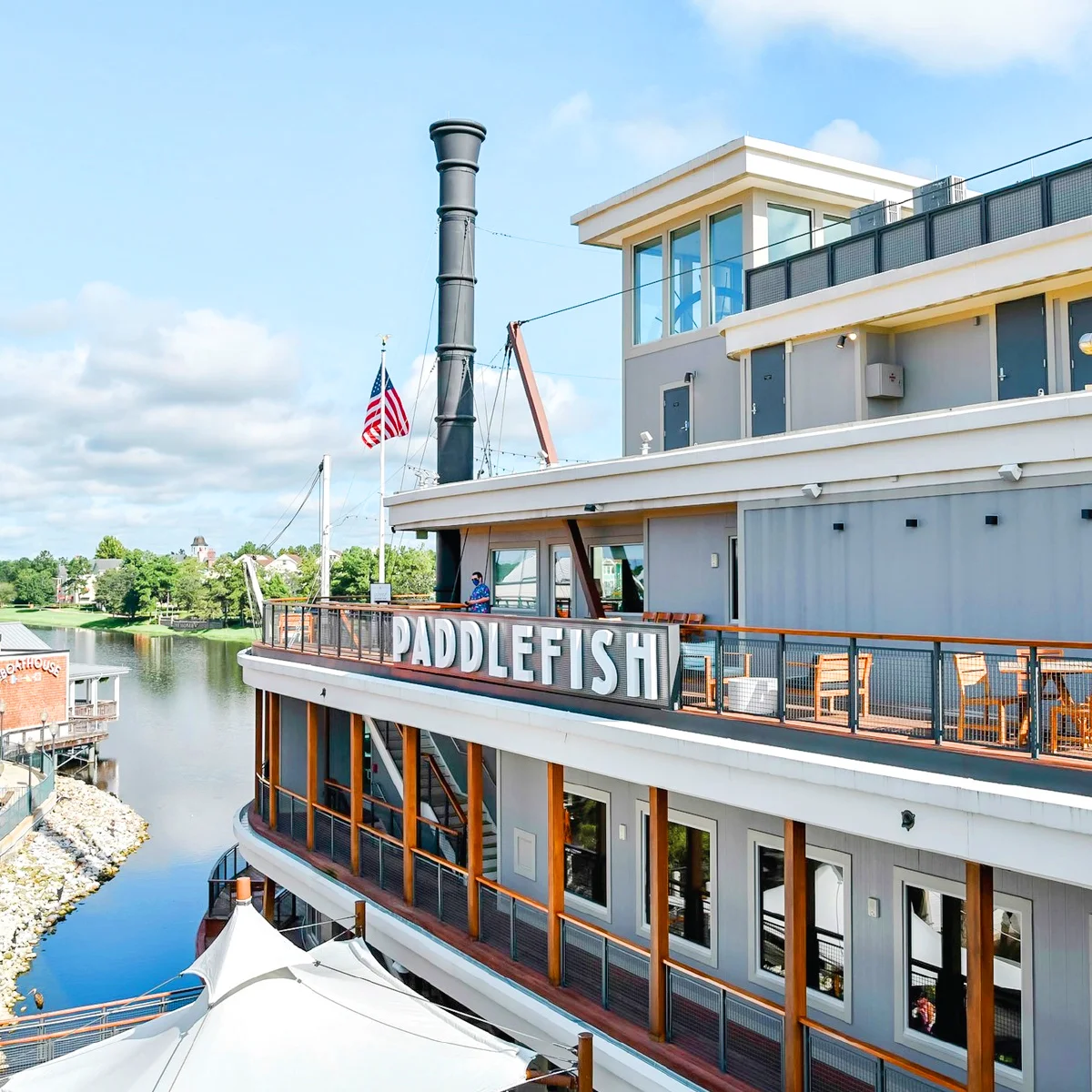 decks of the Paddlefish boat