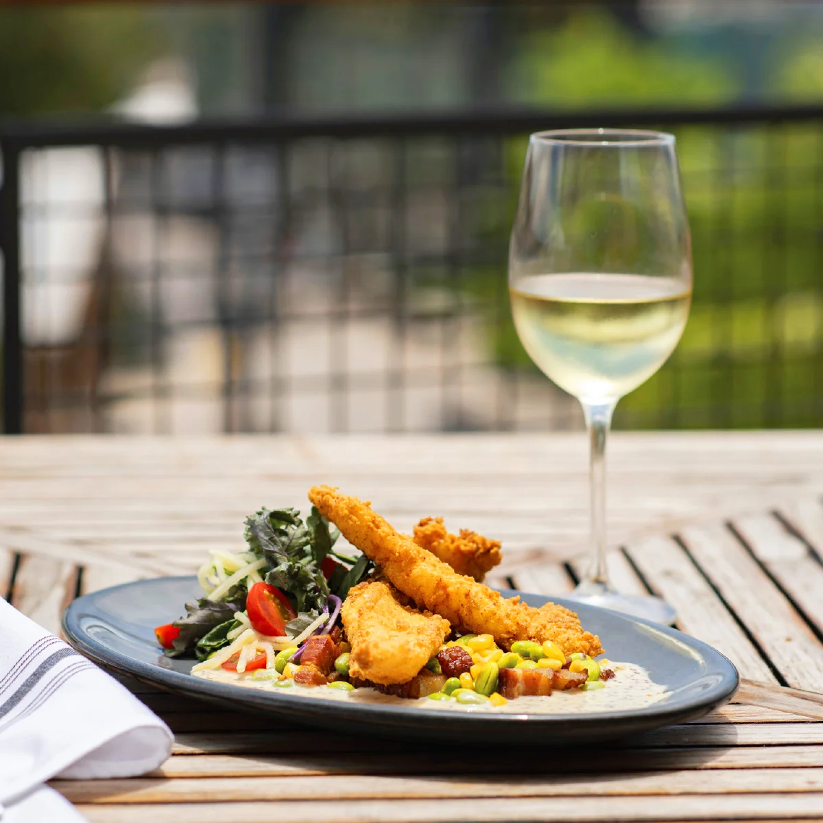 Fried fish with white wine