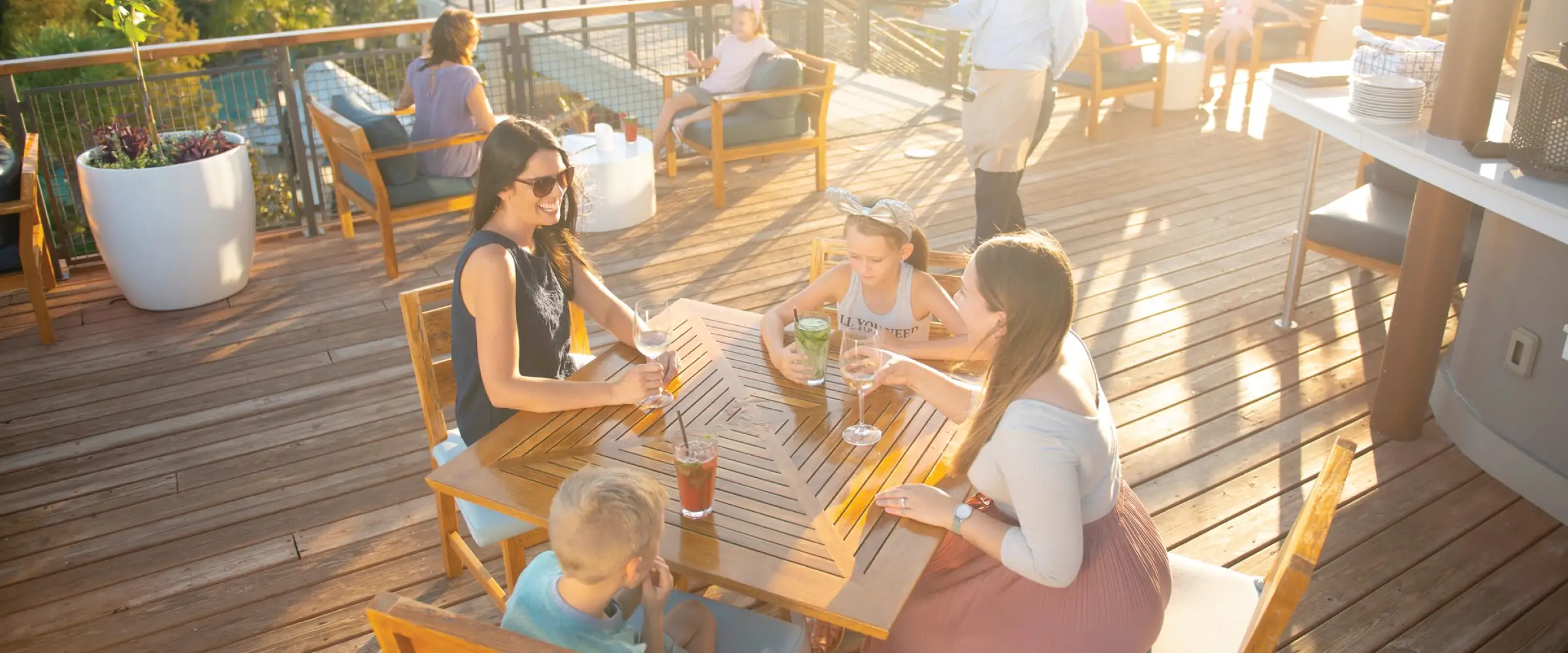 Mom and kids at table outdoors - Desktop